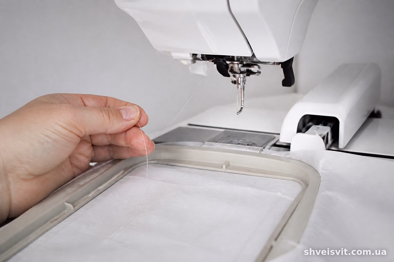 Janome Memory Craft 550E рве верхню нитку: що робити